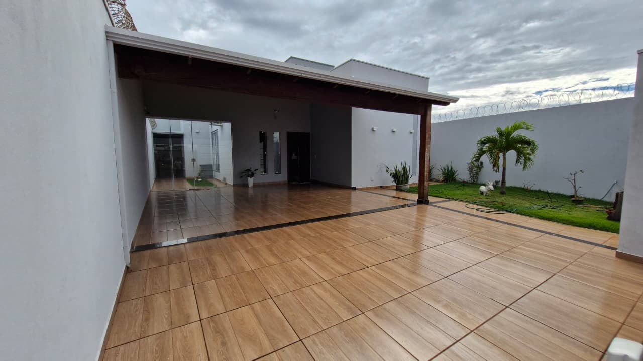 Casa com Piscina – Bairro Gran Ville – Araguari – MG