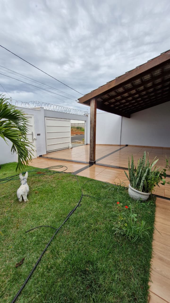 Casa com Piscina – Bairro Gran Ville – Araguari – MG