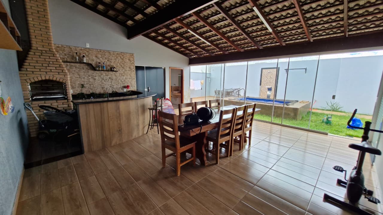 Casa com Piscina – Bairro Gran Ville – Araguari – MG