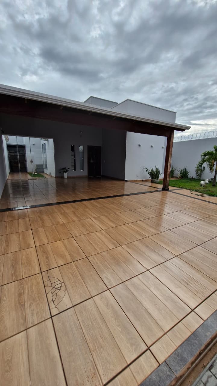 Casa com Piscina – Bairro Gran Ville – Araguari – MG