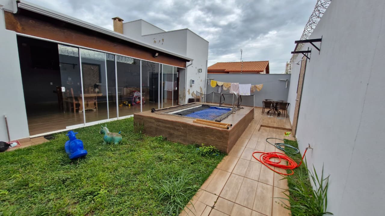 Casa com Piscina – Bairro Gran Ville – Araguari – MG