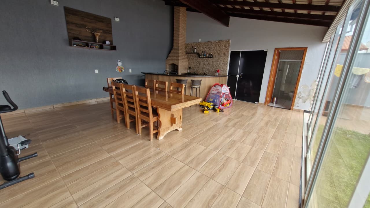 Casa com Piscina – Bairro Gran Ville – Araguari – MG