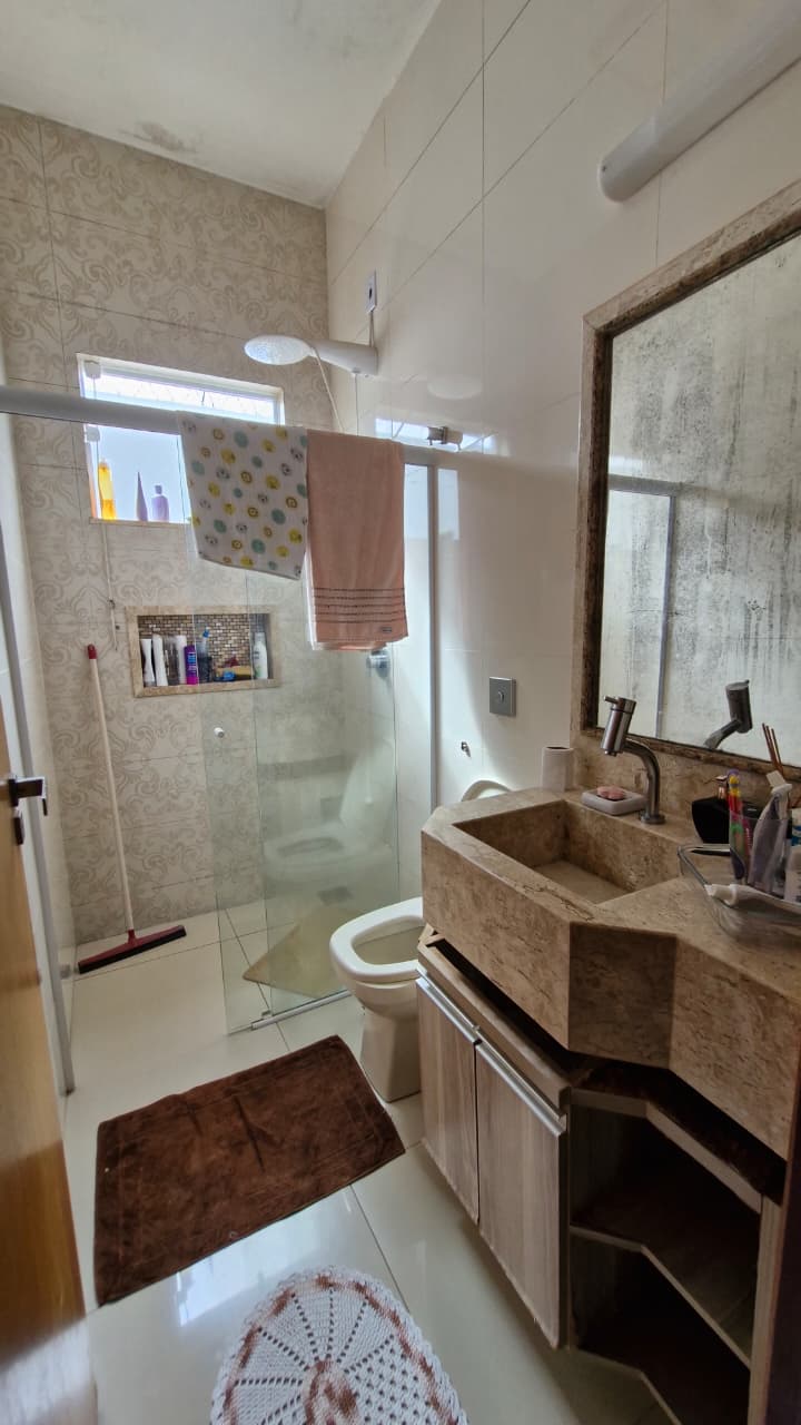 Casa com Piscina – Bairro Gran Ville – Araguari – MG