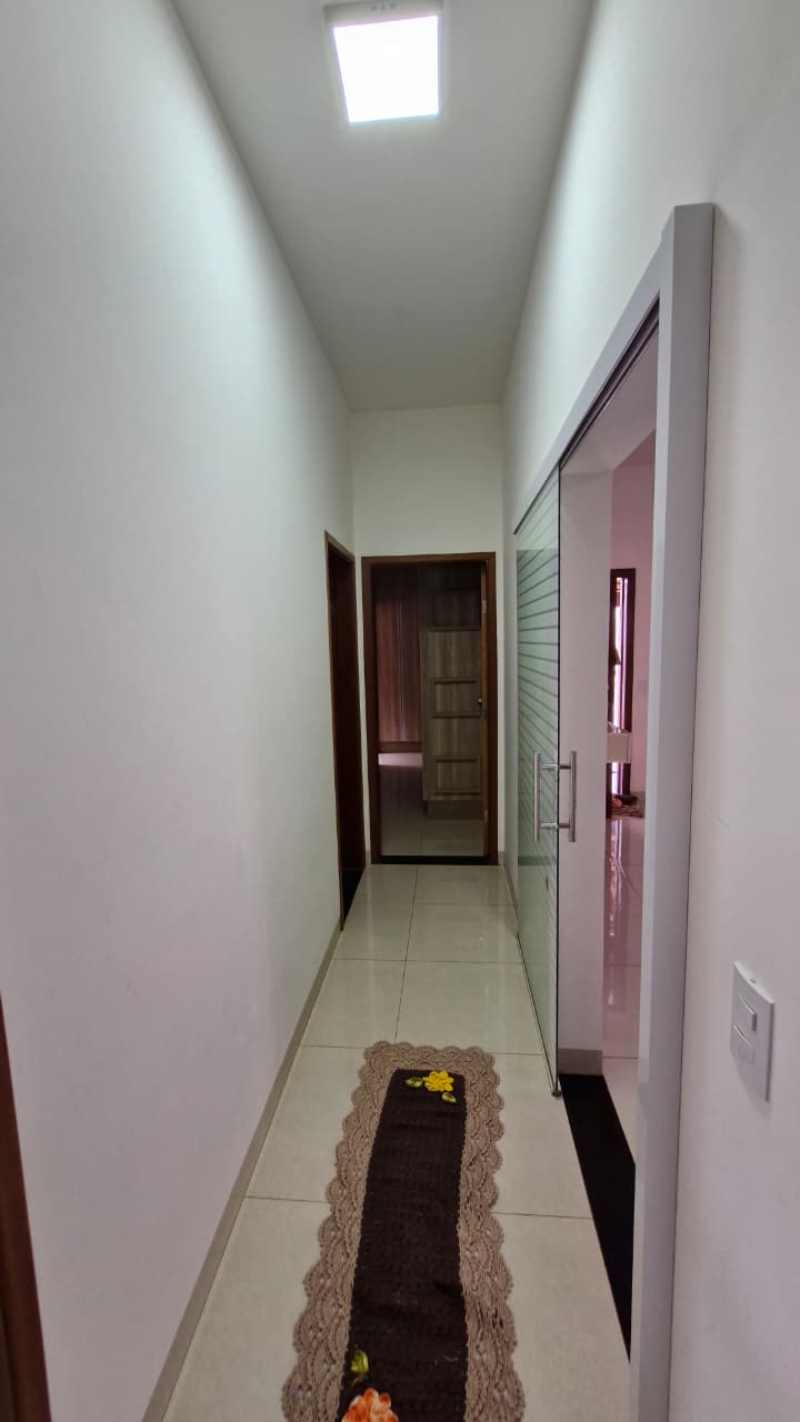 Casa com Piscina – Bairro Gran Ville – Araguari – MG