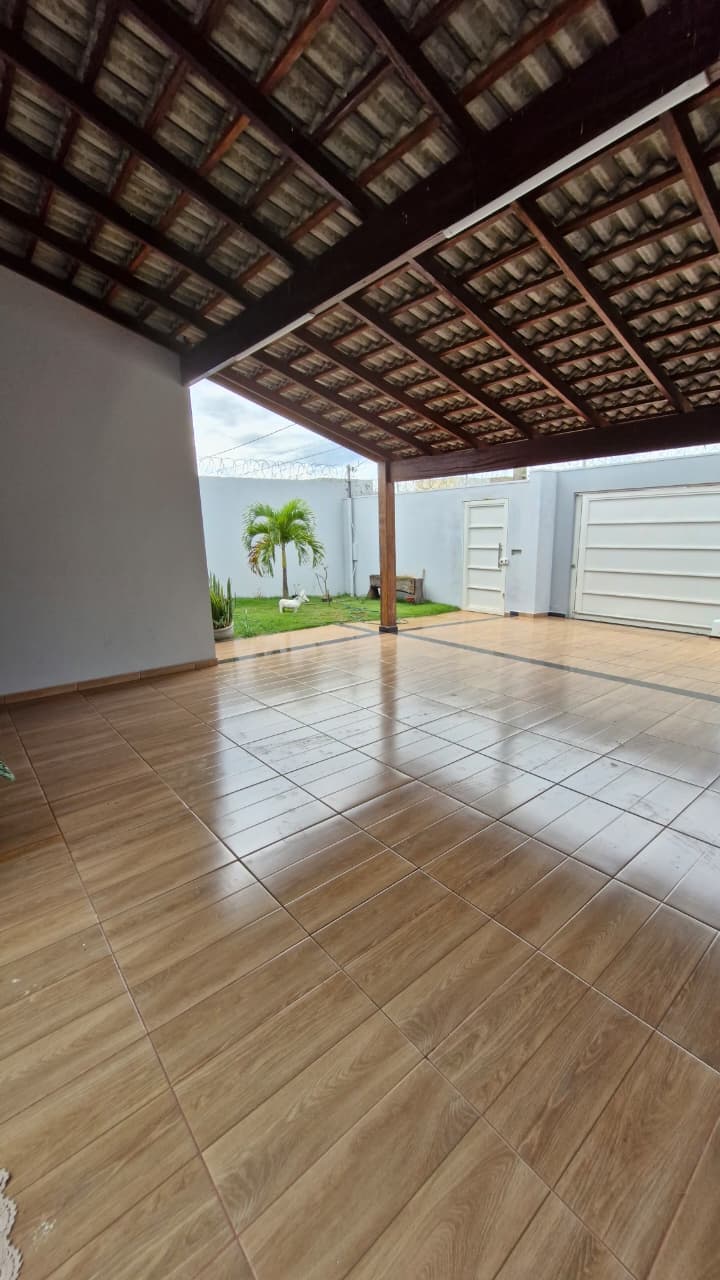 Casa com Piscina – Bairro Gran Ville – Araguari – MG