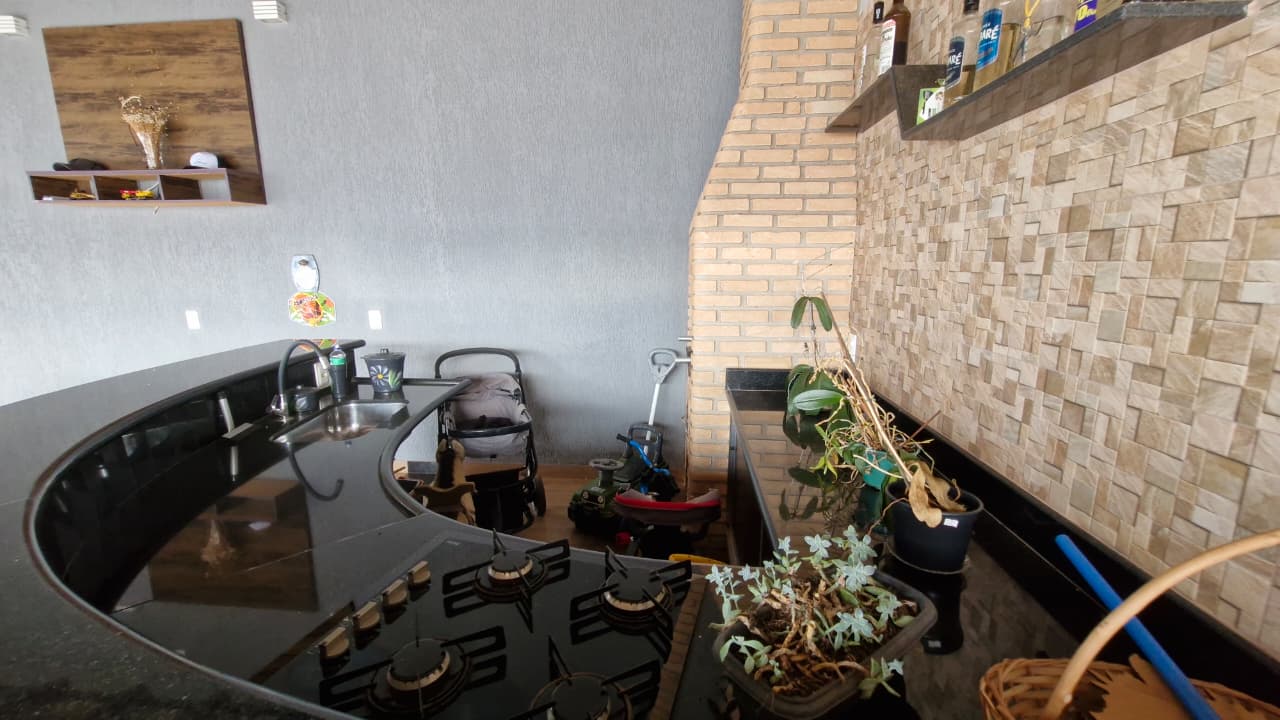 Casa com Piscina – Bairro Gran Ville – Araguari – MG