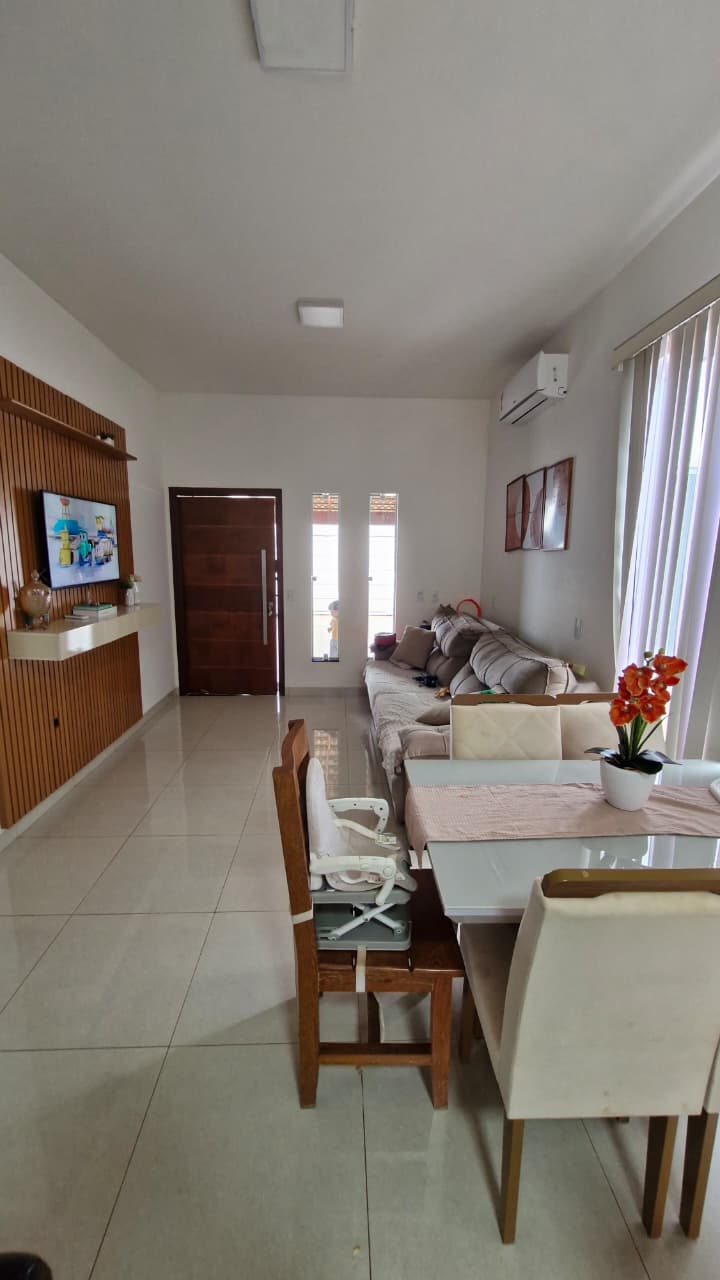 Casa com Piscina – Bairro Gran Ville – Araguari – MG