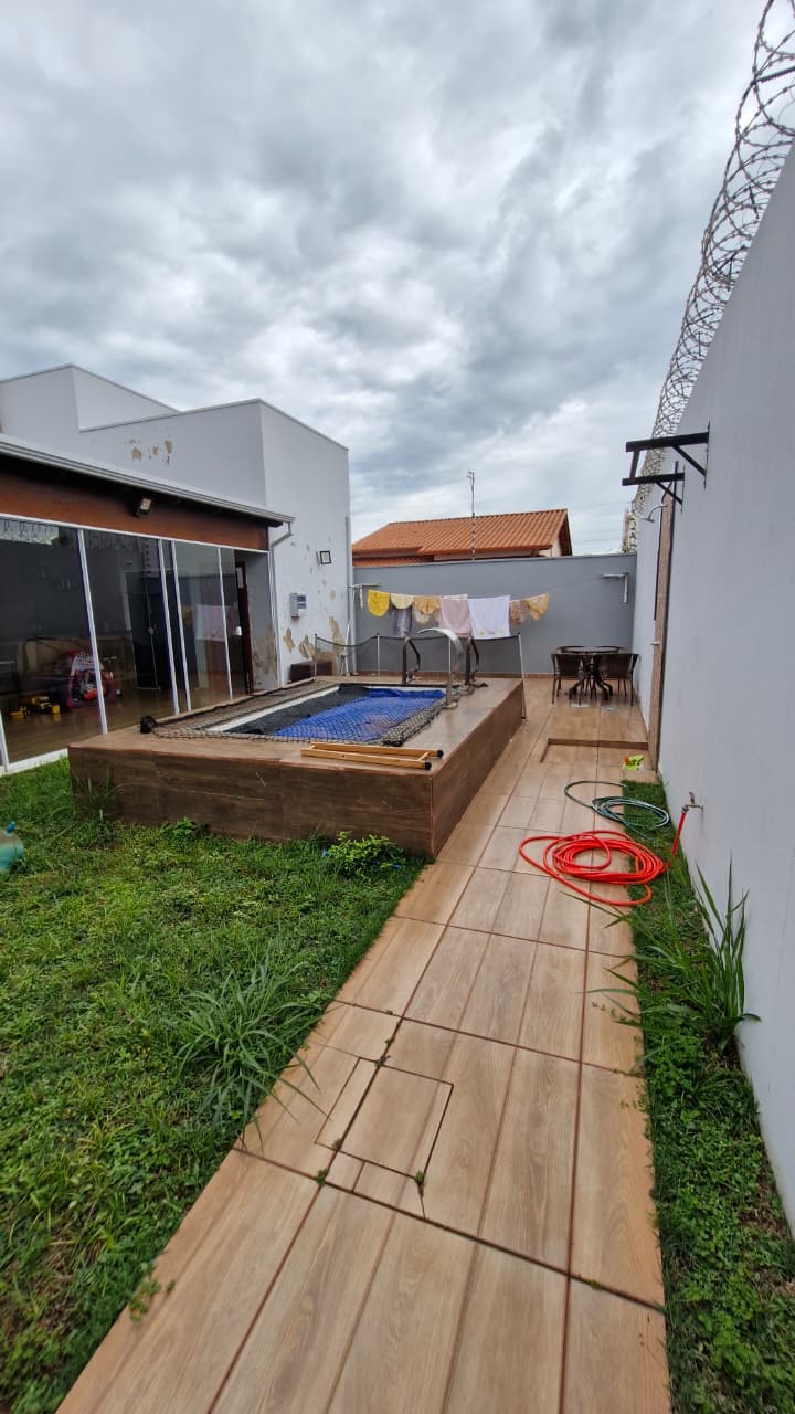 Casa com Piscina – Bairro Gran Ville – Araguari – MG