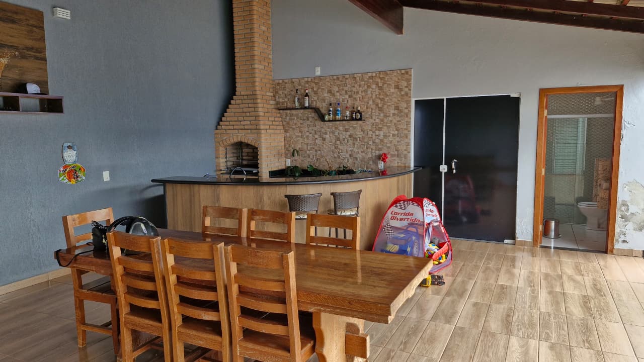 Casa com Piscina – Bairro Gran Ville – Araguari – MG