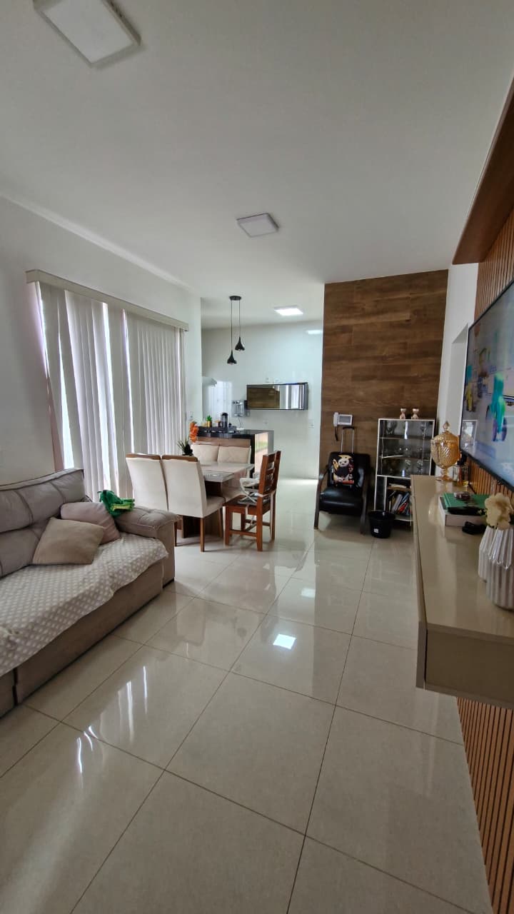 Casa com Piscina – Bairro Gran Ville – Araguari – MG