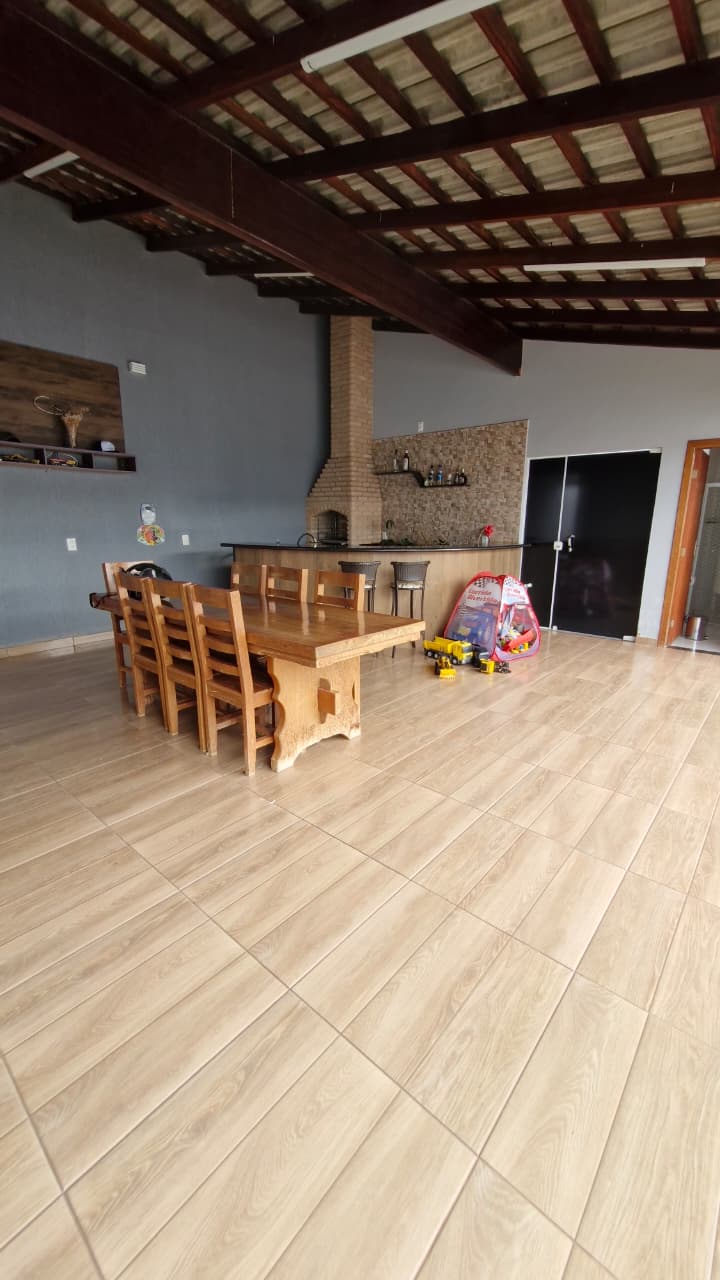 Casa com Piscina – Bairro Gran Ville – Araguari – MG