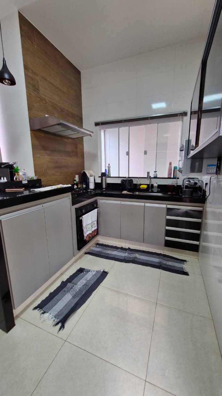 Casa com Piscina – Bairro Gran Ville – Araguari – MG