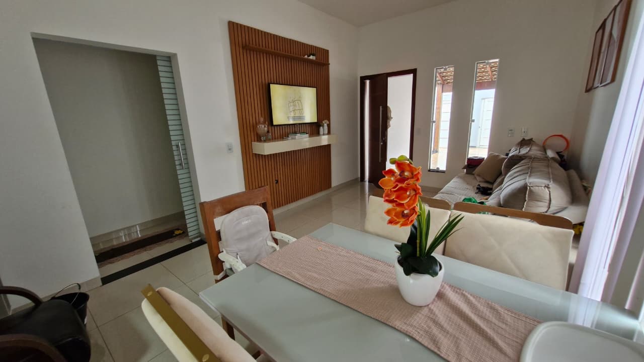 Casa com Piscina – Bairro Gran Ville – Araguari – MG