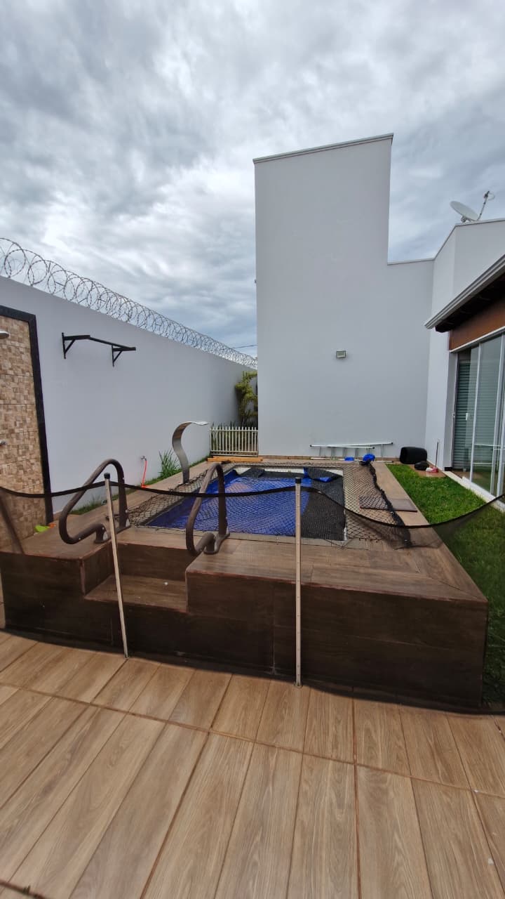 Casa com Piscina – Bairro Gran Ville – Araguari – MG