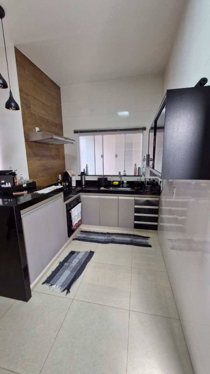 Casa com Piscina – Bairro Gran Ville – Araguari – MG