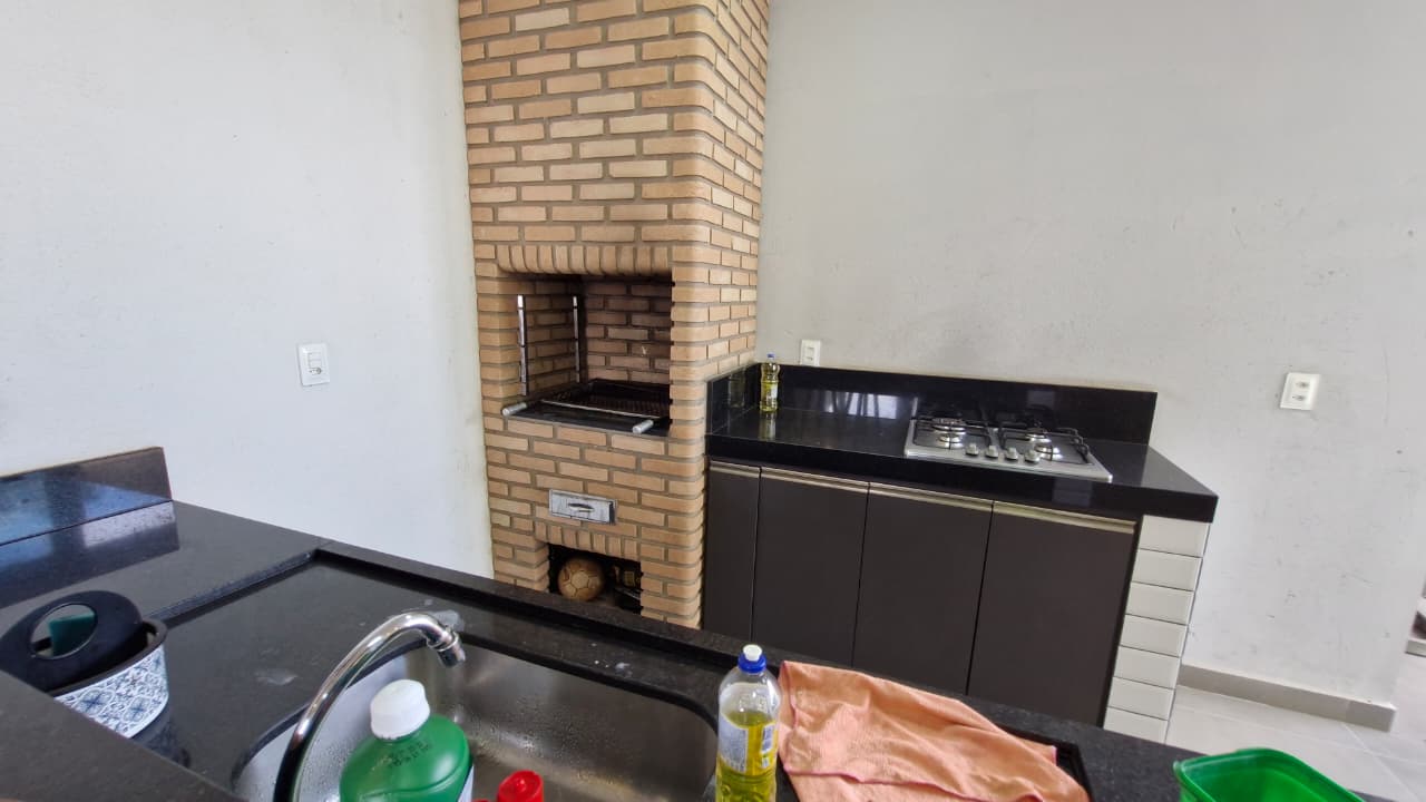 Casa Rua Londres – Bairro Gran Ville – Araguari-MG
