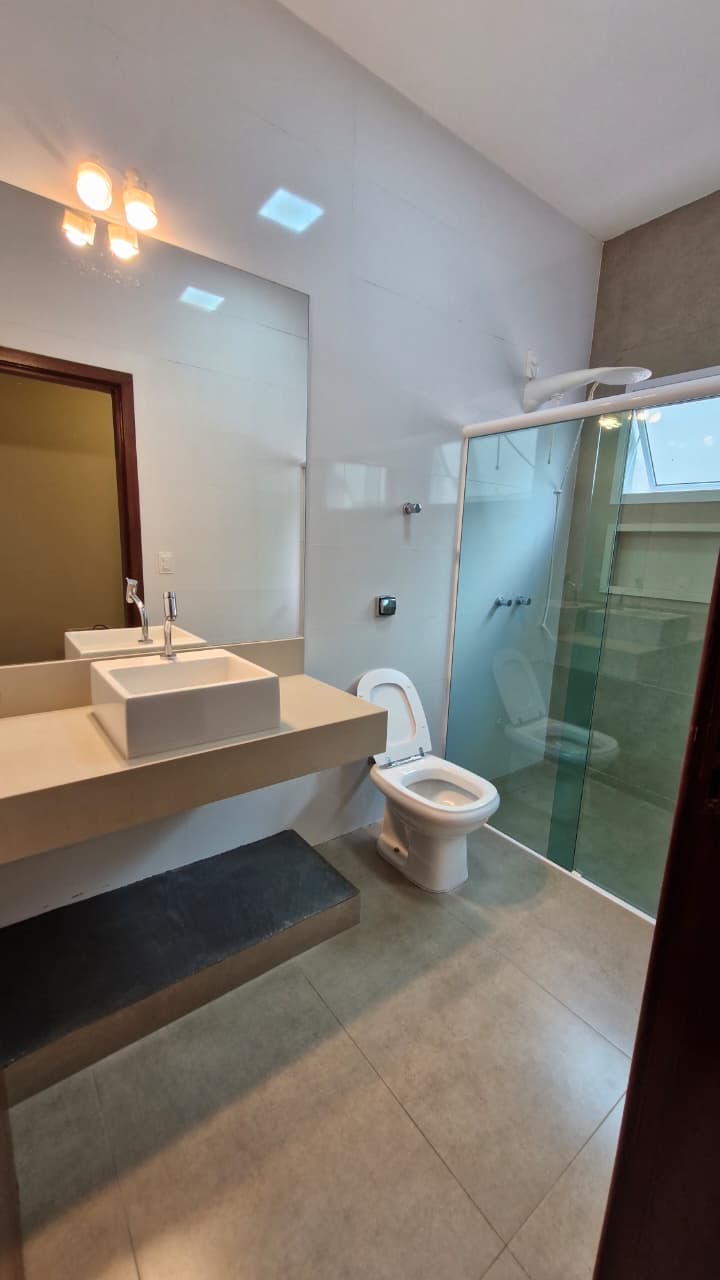 Casa Rua Londres – Bairro Gran Ville – Araguari-MG