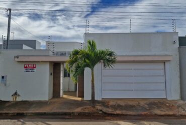 Casa Rua Londres – Bairro Gran Ville – Araguari-MG