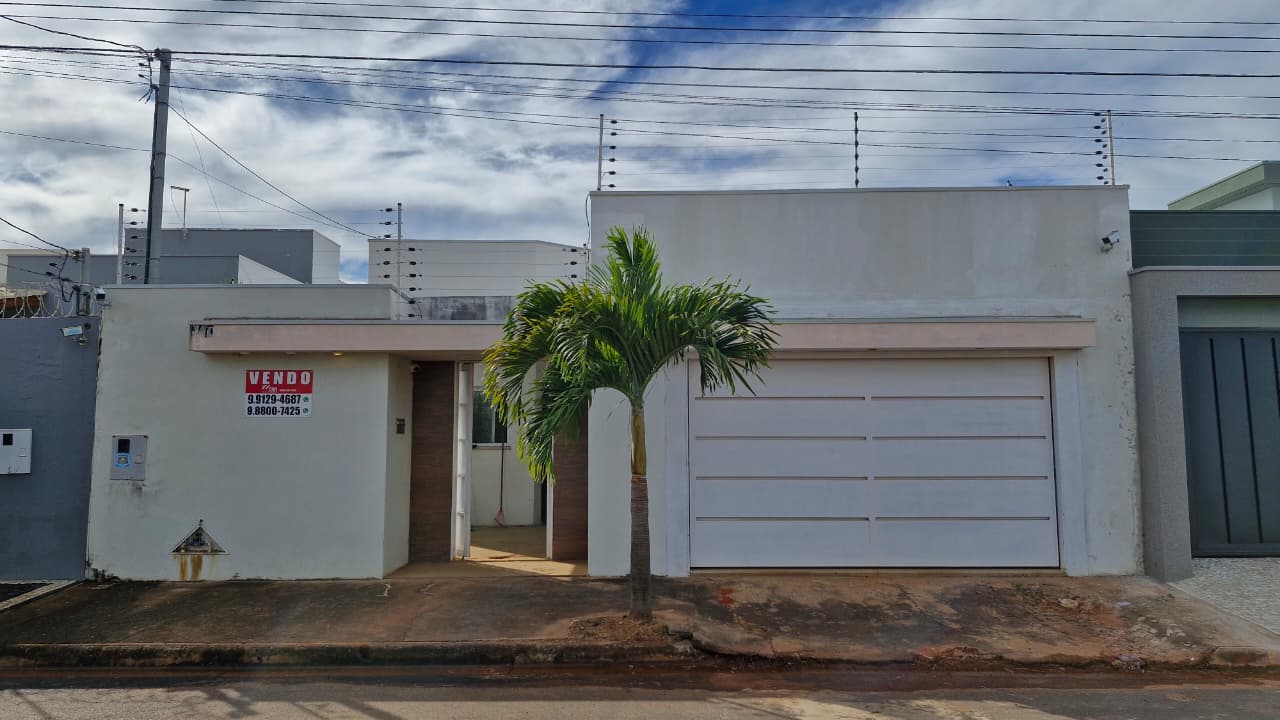 Casa Rua Londres – Bairro Gran Ville – Araguari-MG