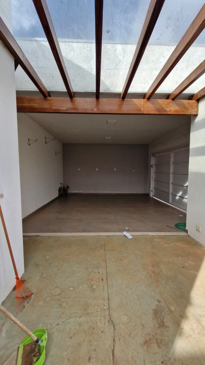 Casa Rua Londres – Bairro Gran Ville – Araguari-MG