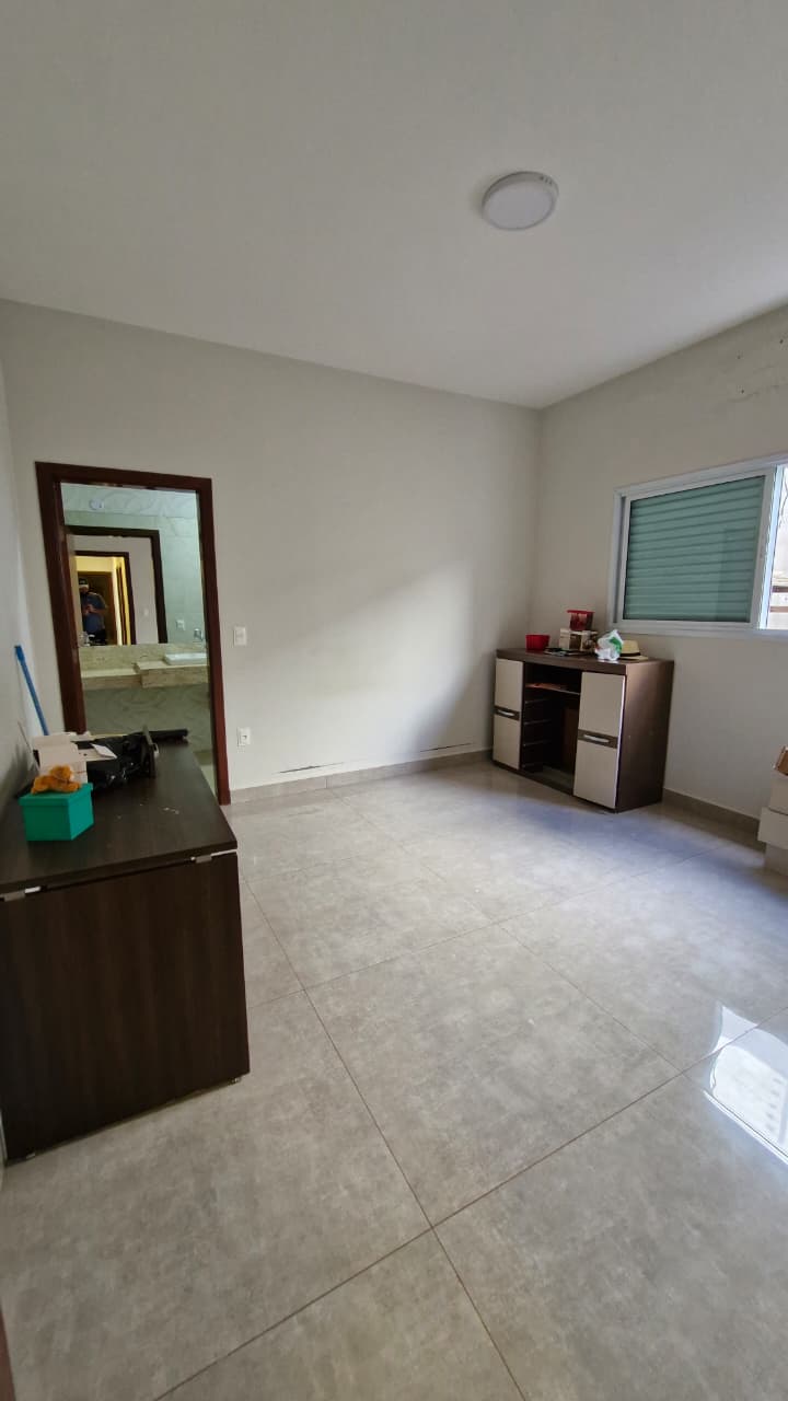 Casa Rua Londres – Bairro Gran Ville – Araguari-MG