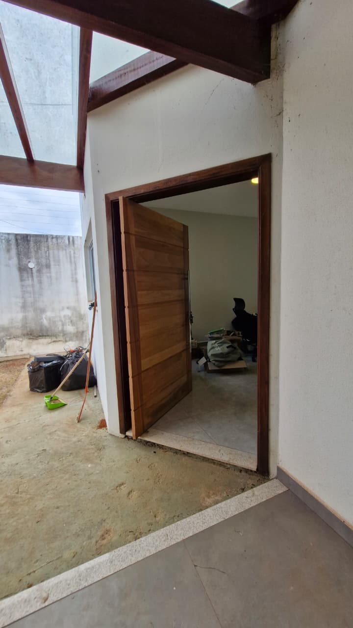 Casa Rua Londres – Bairro Gran Ville – Araguari-MG