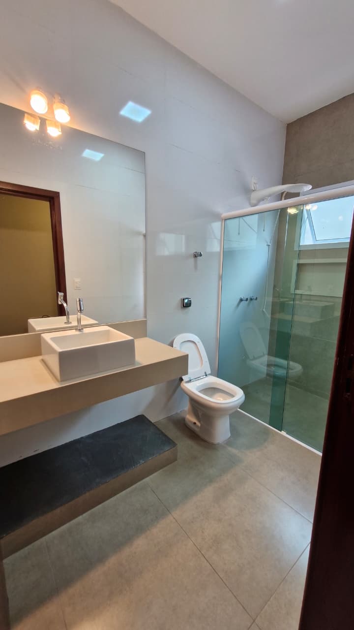 Casa Rua Londres – Bairro Gran Ville – Araguari-MG