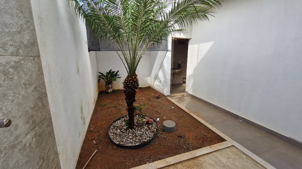 Casa Rua Londres – Bairro Gran Ville – Araguari-MG
