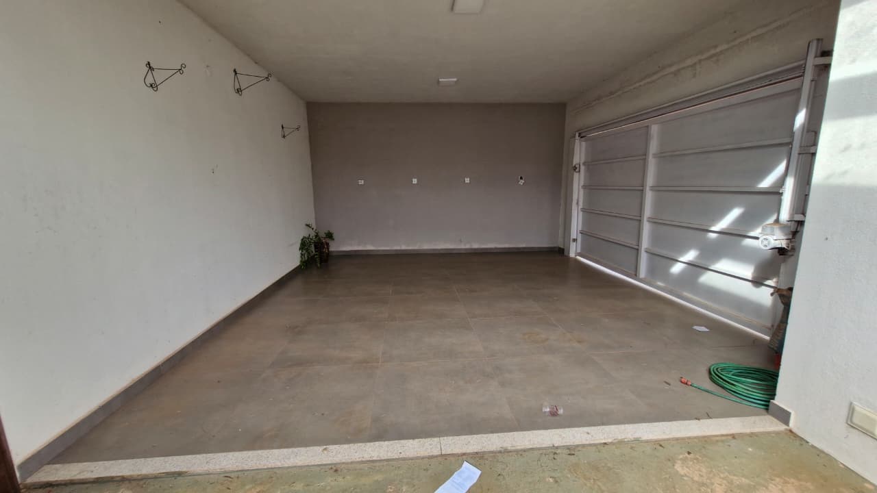 Casa Rua Londres – Bairro Gran Ville – Araguari-MG