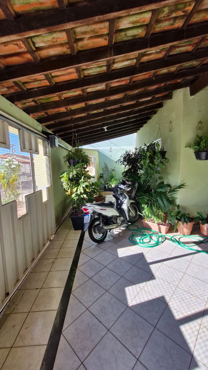 Casa Bairro Santa Helena – Araguari – MG