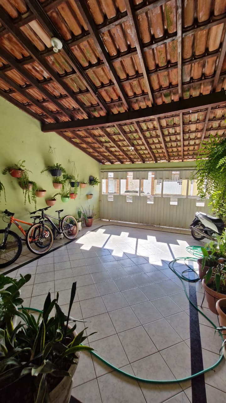 Casa Bairro Santa Helena – Araguari – MG