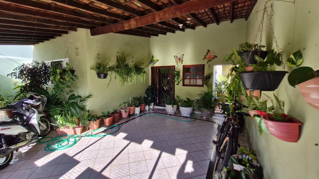 Casa Bairro Santa Helena – Araguari – MG