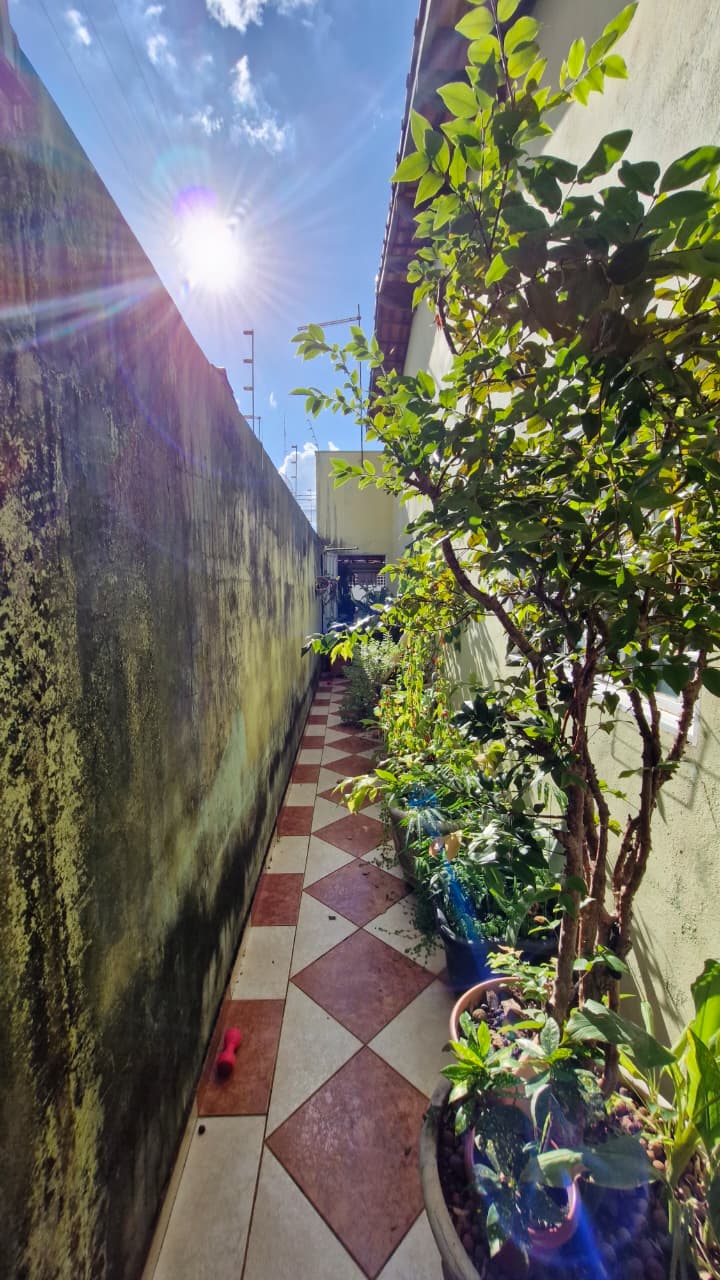 Casa Bairro Santa Helena – Araguari – MG