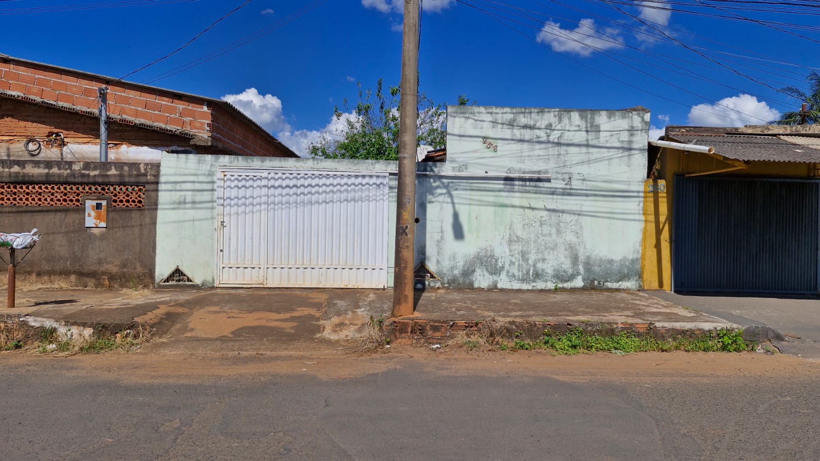 Casa Bairro Maria Eugênia – Araguari – MG