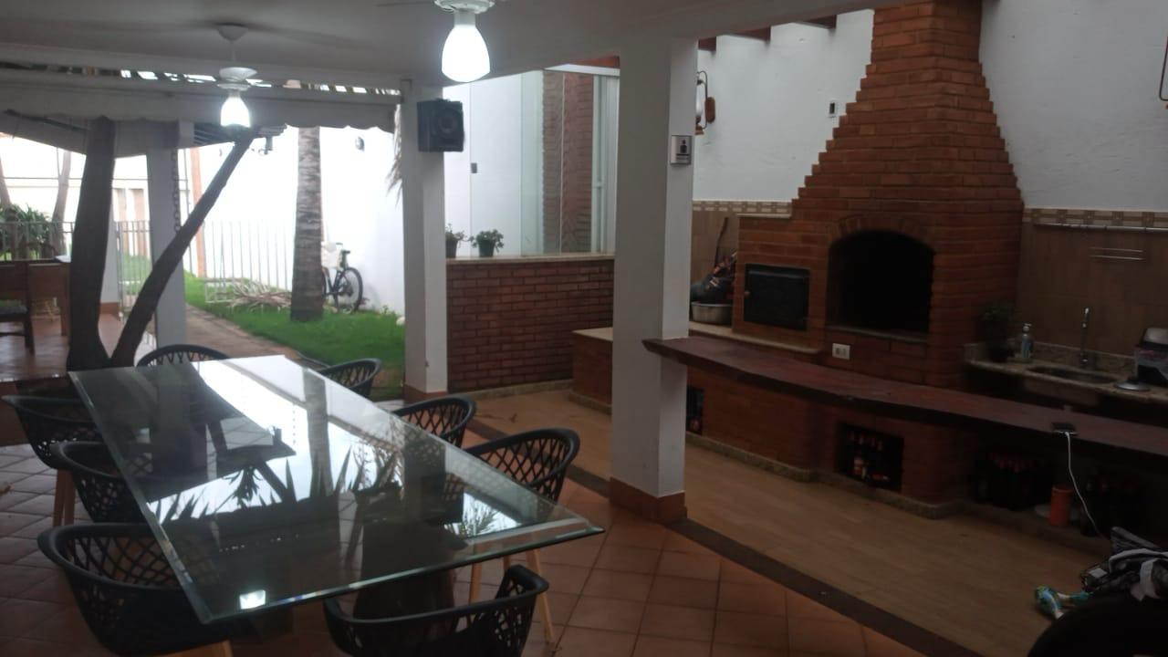 Casa Alto Padrão – Bairro Centro – Araguari – MG
