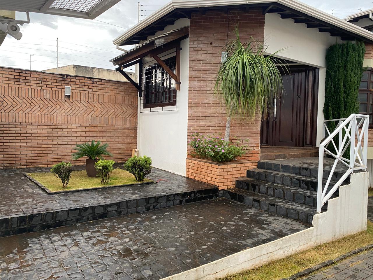 Casa Alto Padrão – Bairro Centro – Araguari – MG