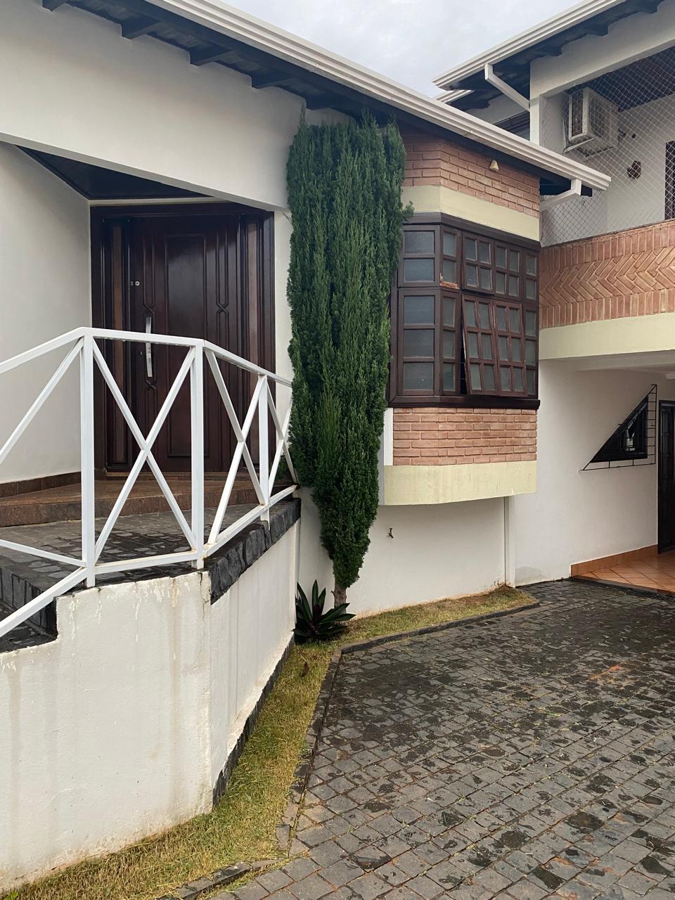 Casa Alto Padrão – Bairro Centro – Araguari – MG