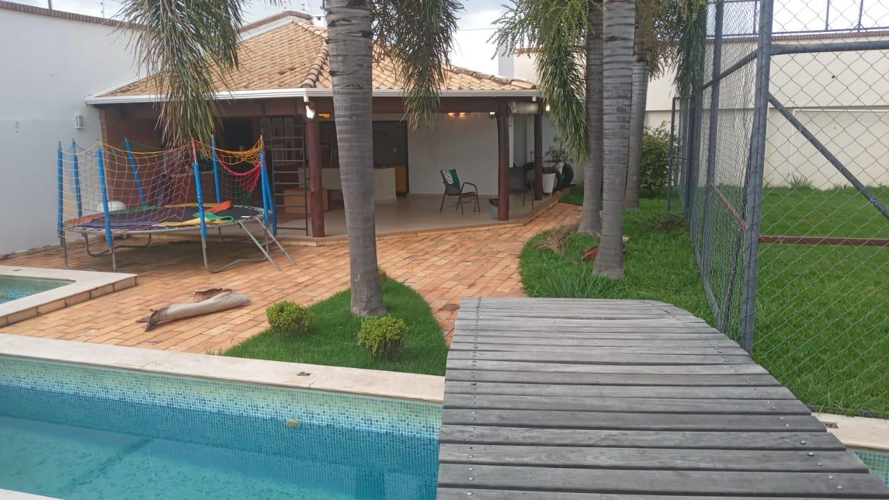 Casa Alto Padrão – Bairro Centro – Araguari – MG