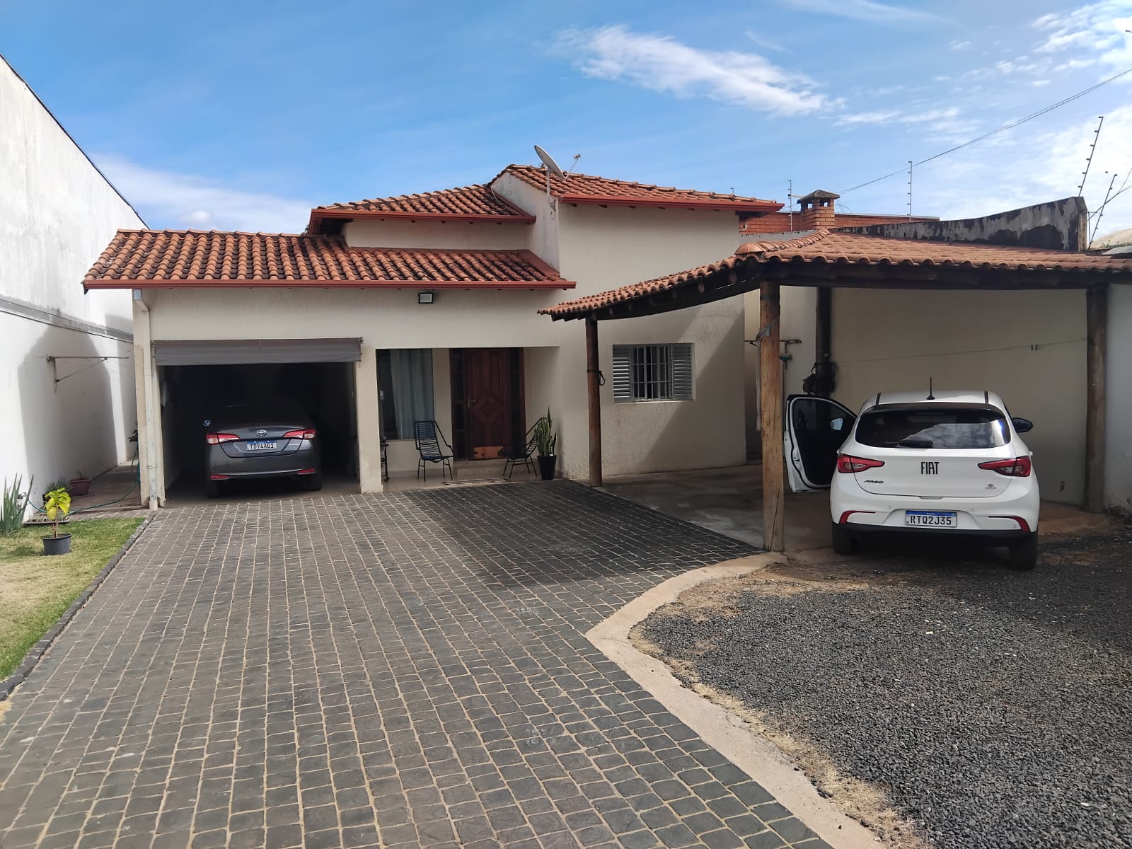 Casa 3 Quartos – Bairro Miranda – Araguari – MG