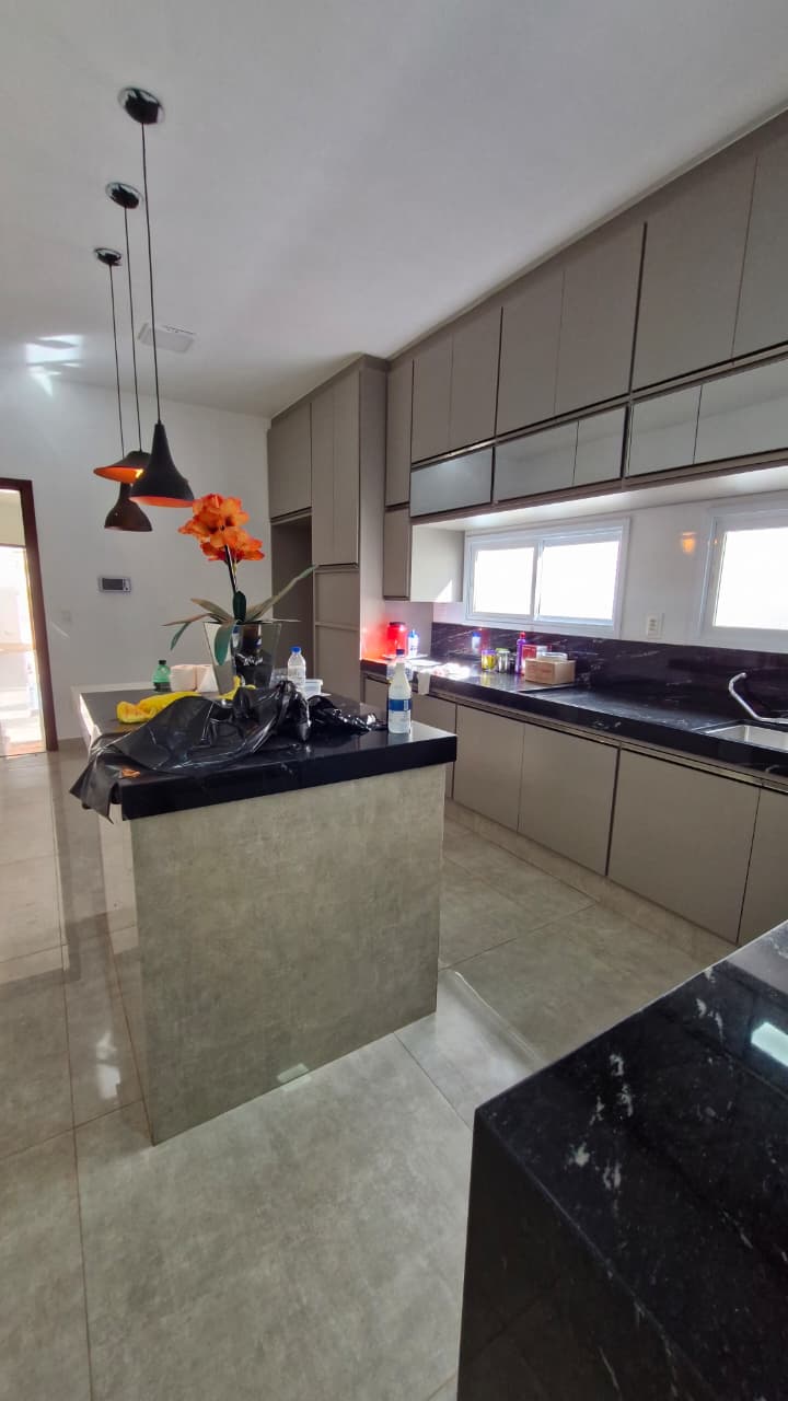 Casa Rua Londres – Bairro Gran Ville – Araguari-MG