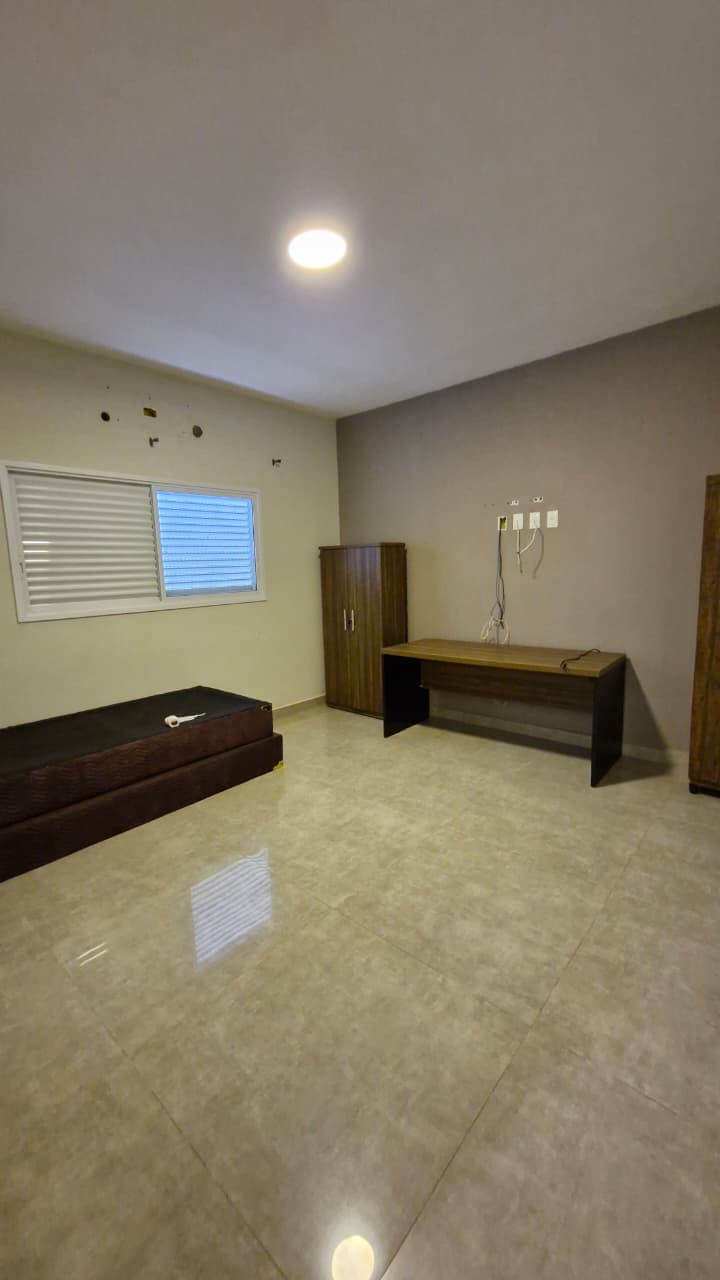 Casa Rua Londres – Bairro Gran Ville – Araguari-MG