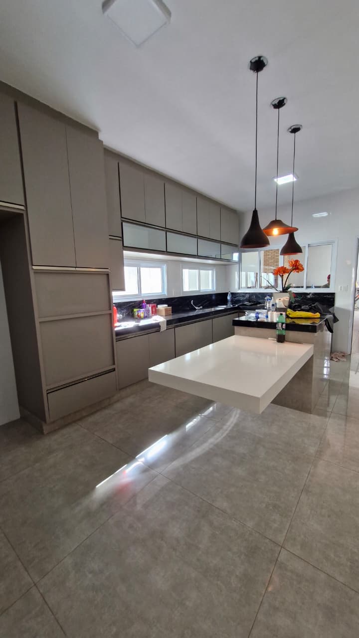Casa Rua Londres – Bairro Gran Ville – Araguari-MG