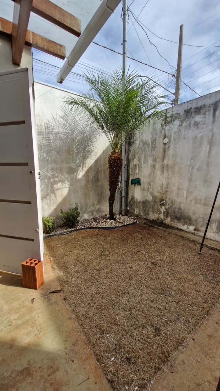 Casa Rua Londres – Bairro Gran Ville – Araguari-MG