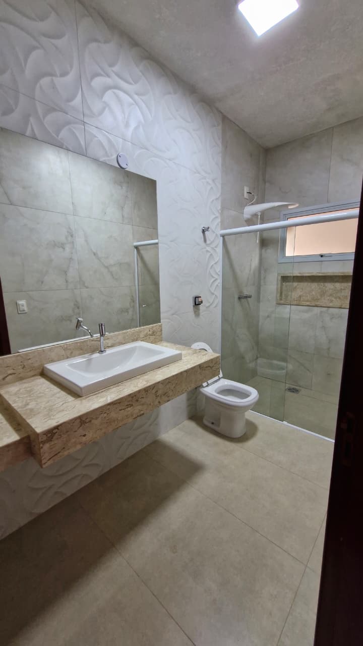 Casa Rua Londres – Bairro Gran Ville – Araguari-MG