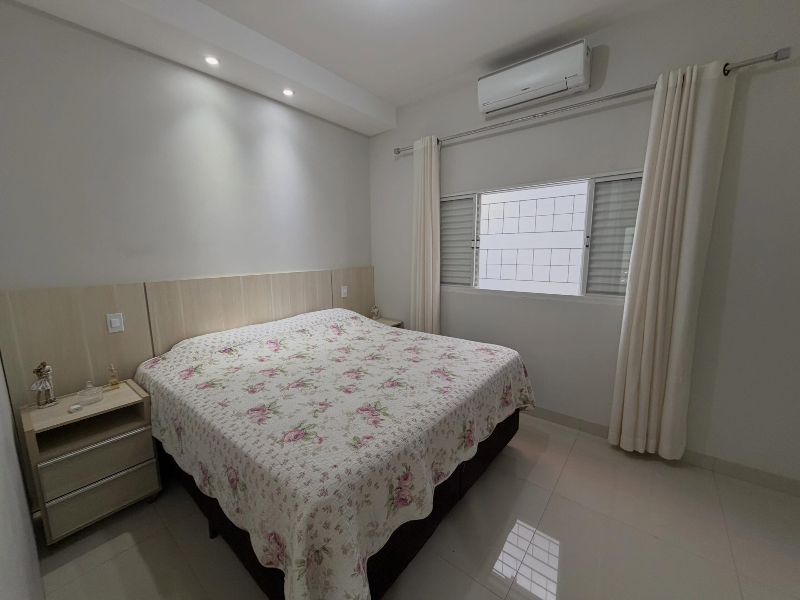 Casa Moderna à Venda no Bairro Interlagos III – Araguari – MG