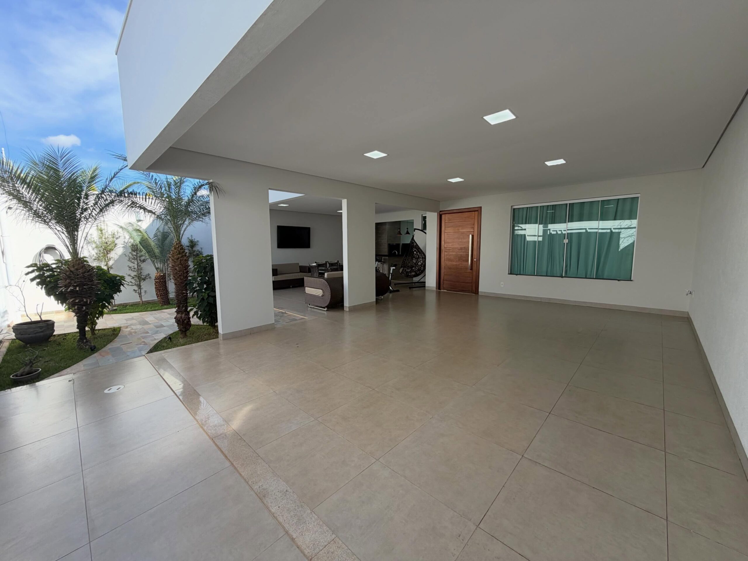 Casa Moderna à Venda no Bairro Interlagos III – Araguari – MG