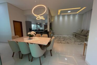 Casa Moderna à Venda no Bairro Interlagos III – Araguari – MG