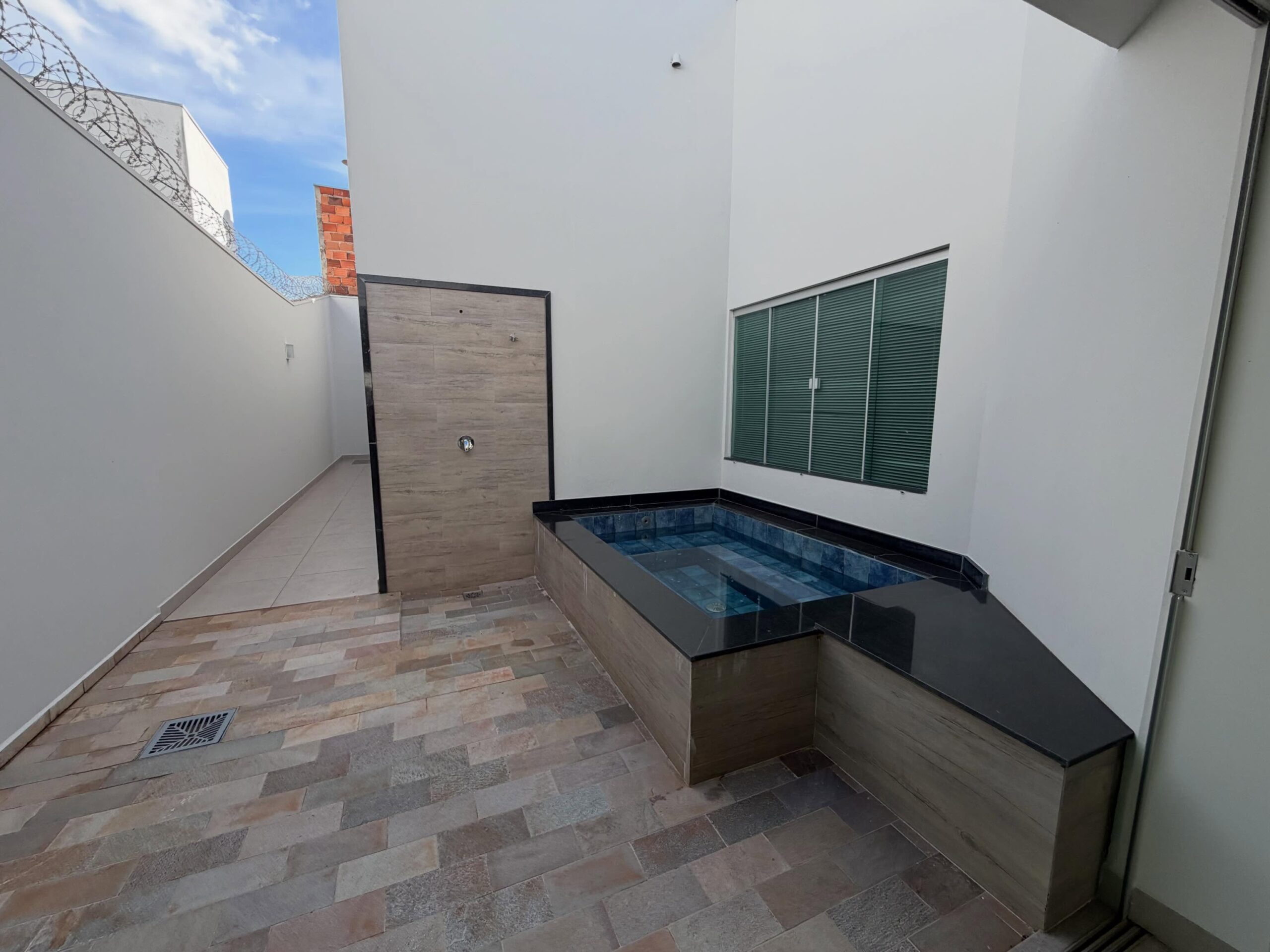 Casa Moderna à Venda no Bairro Interlagos III – Araguari – MG