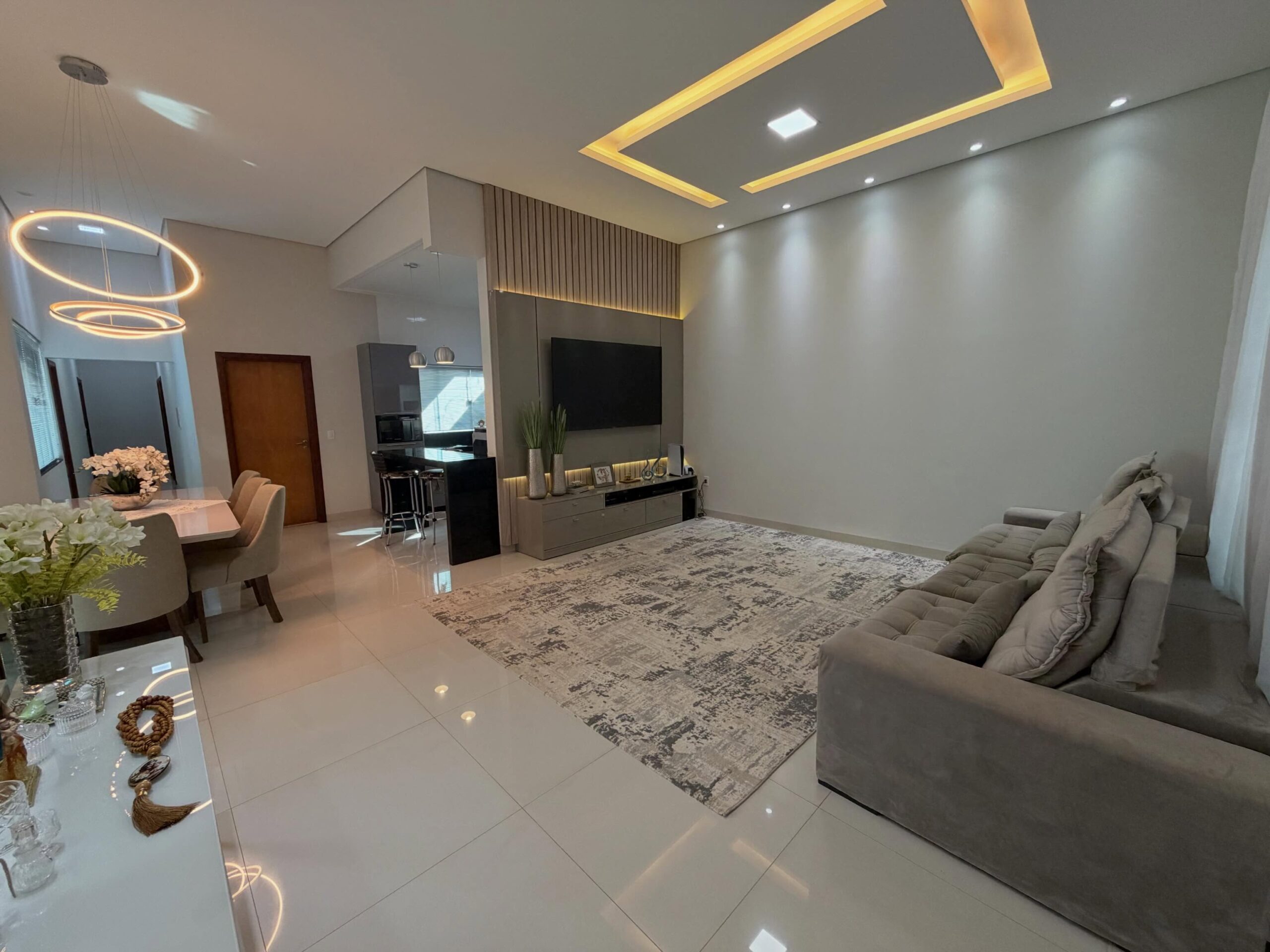 Casa Moderna à Venda no Bairro Interlagos III – Araguari – MG