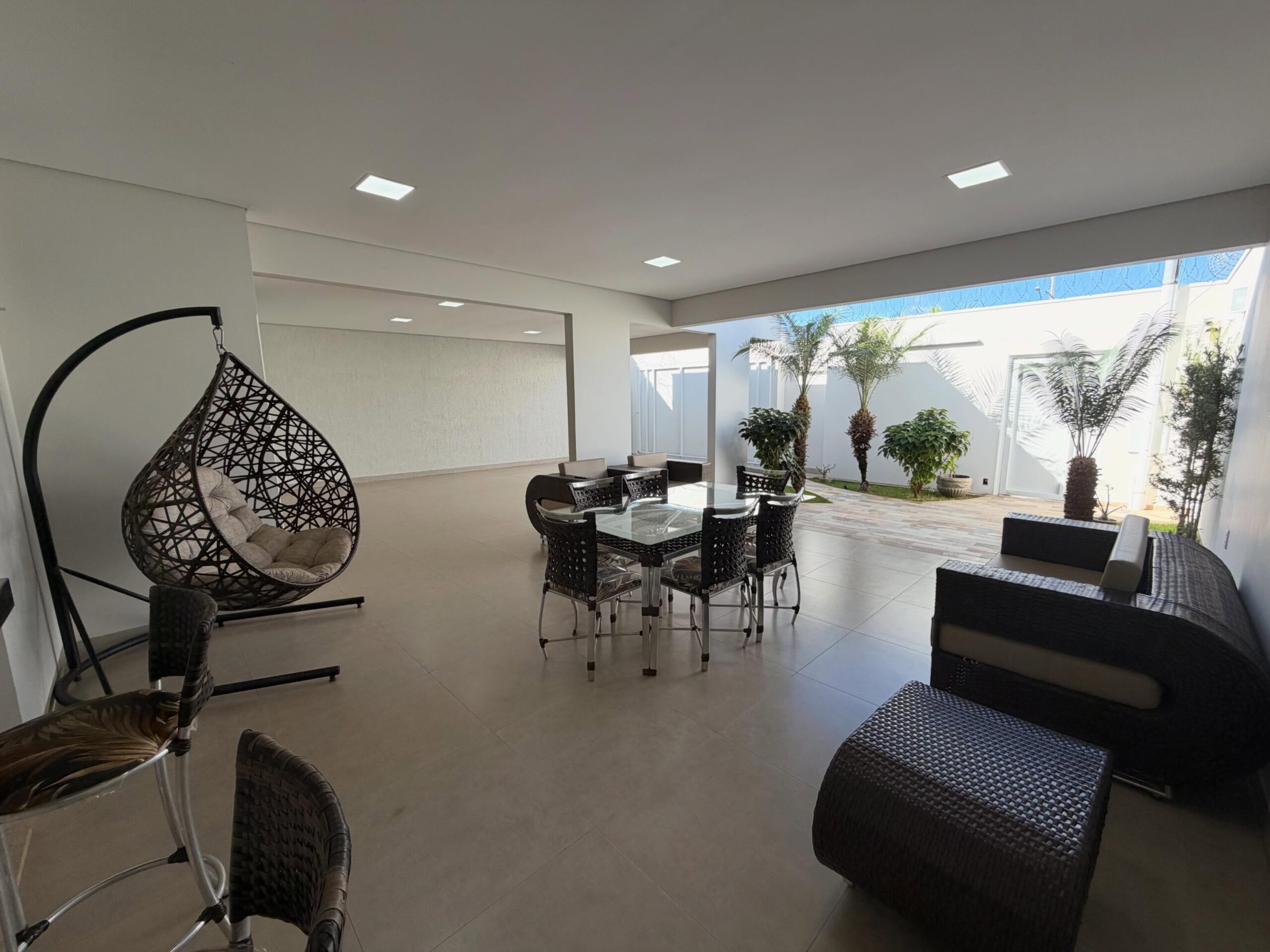 Casa Moderna à Venda no Bairro Interlagos III – Araguari – MG